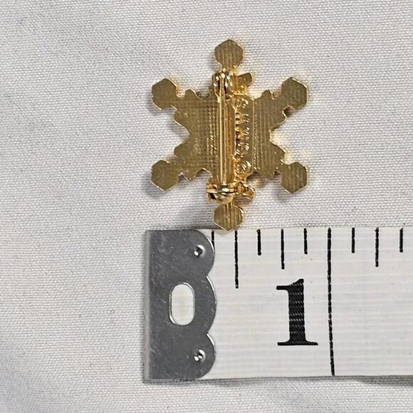 Alta Snowflake Utah Ski Resort Enamel Collectors Pin- Ourdoors Snowbkarding - Picture 3 of 3